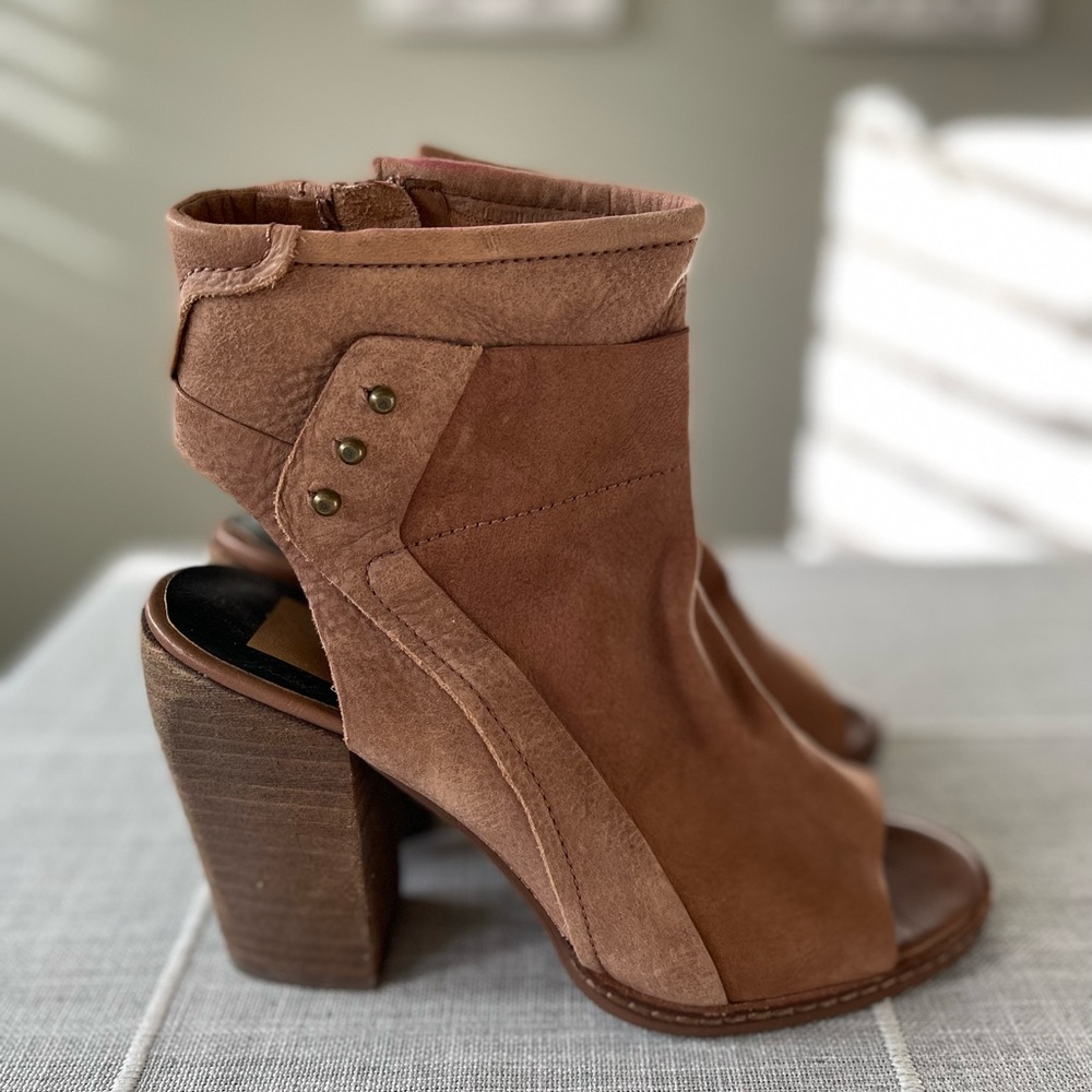 Dolce Vita peep toe heel